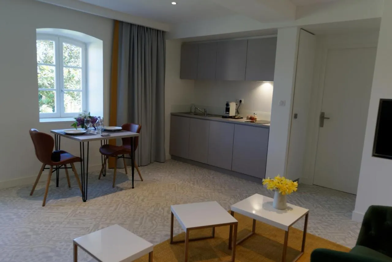 Aparthotel Lodges En Pierres Dorees Saint-Germain-Nuelles