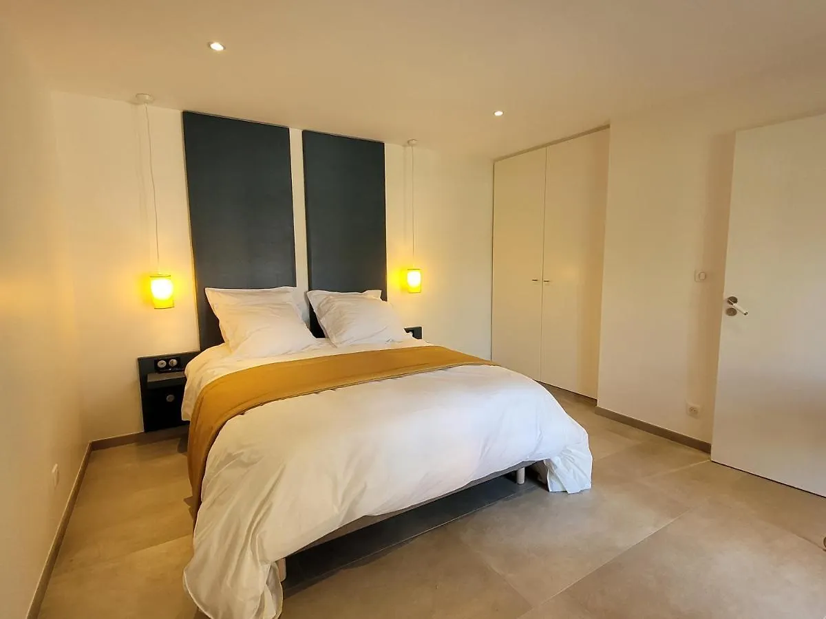Lodges En Pierres Dorees Saint-Germain-Nuelles