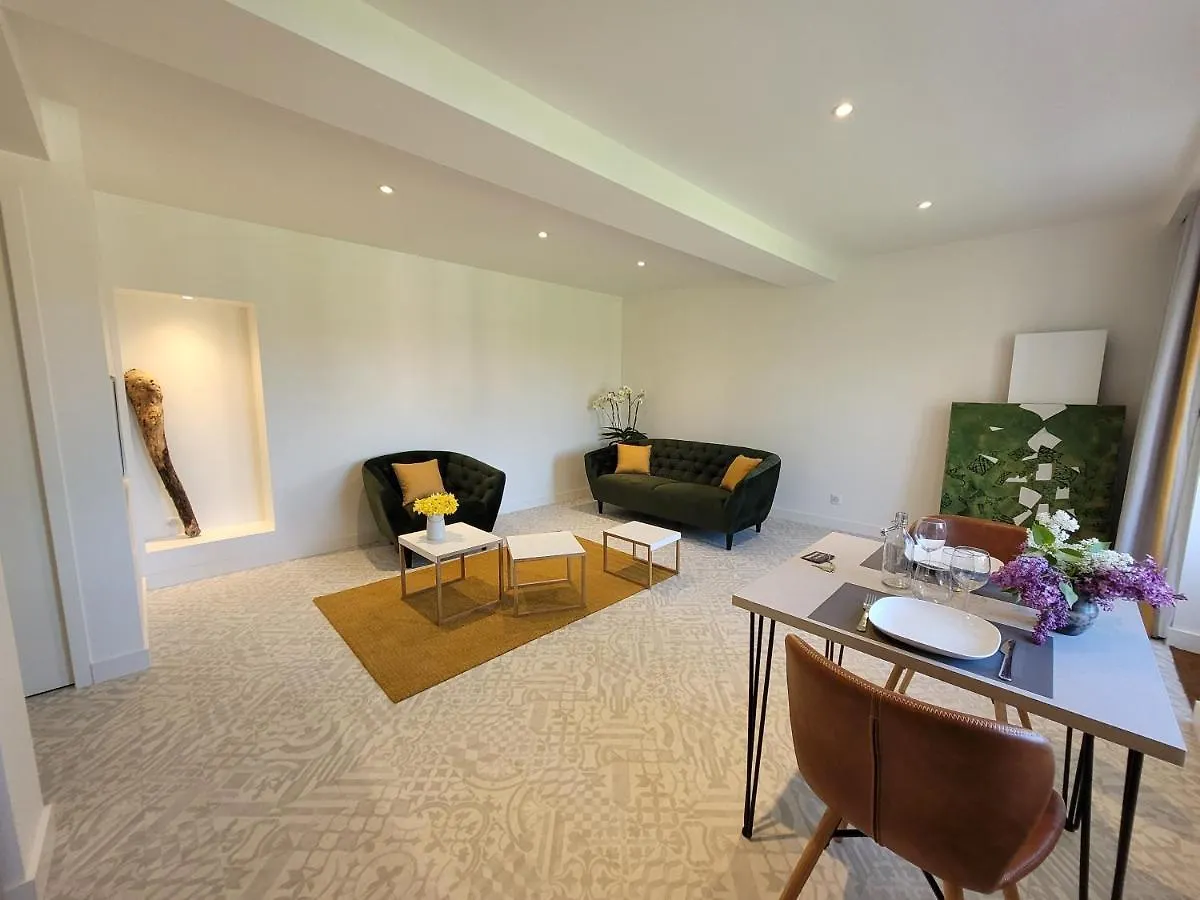 Lodges En Pierres Dorees Saint-Germain-Nuelles 0*,